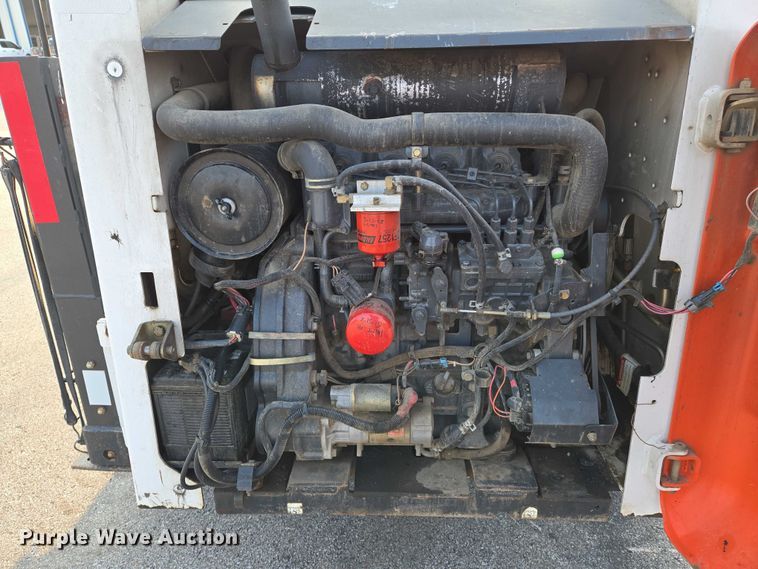 image for item DU6800 2004 Bobcat S220 skid steer loader