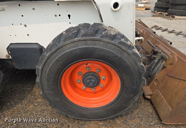 image for item DU6800 2004 Bobcat S220 skid steer loader