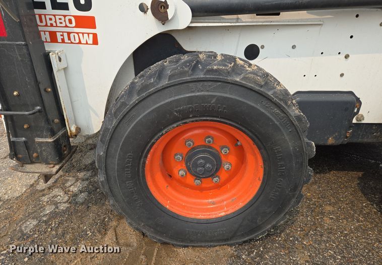 image for item DU6800 2004 Bobcat S220 skid steer loader