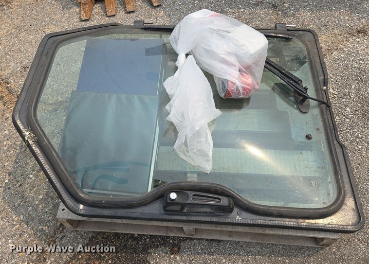 image for item DU6800 2004 Bobcat S220 skid steer loader