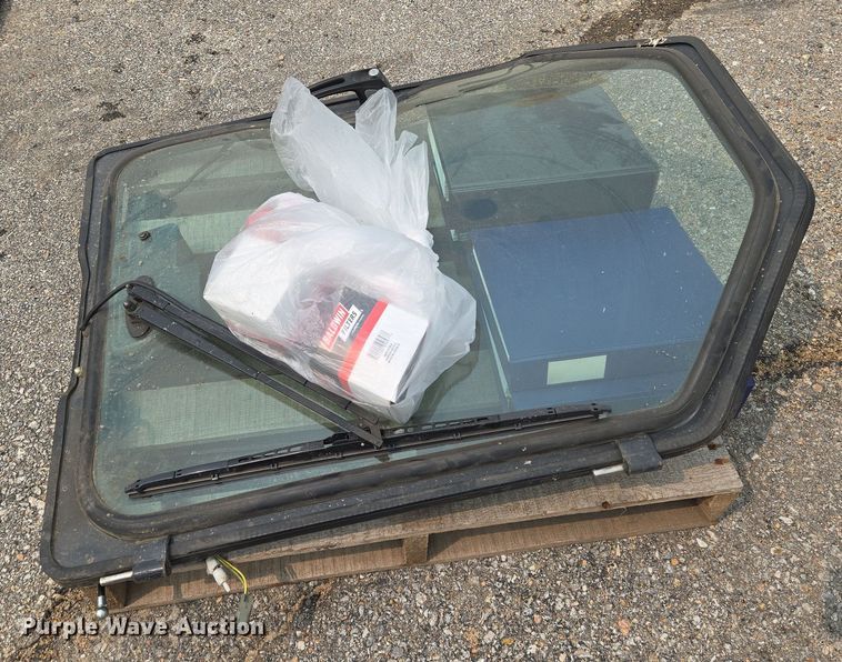 image for item DU6800 2004 Bobcat S220 skid steer loader