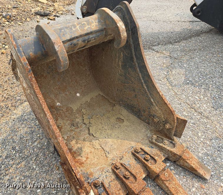 image for item DU6800 2004 Bobcat S220 skid steer loader