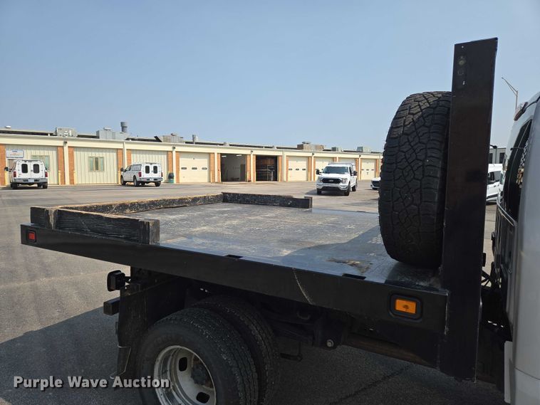 image for item DU6808 2020 Ford F350 Super Duty XL Crew Cab dump flatbed pickup truck