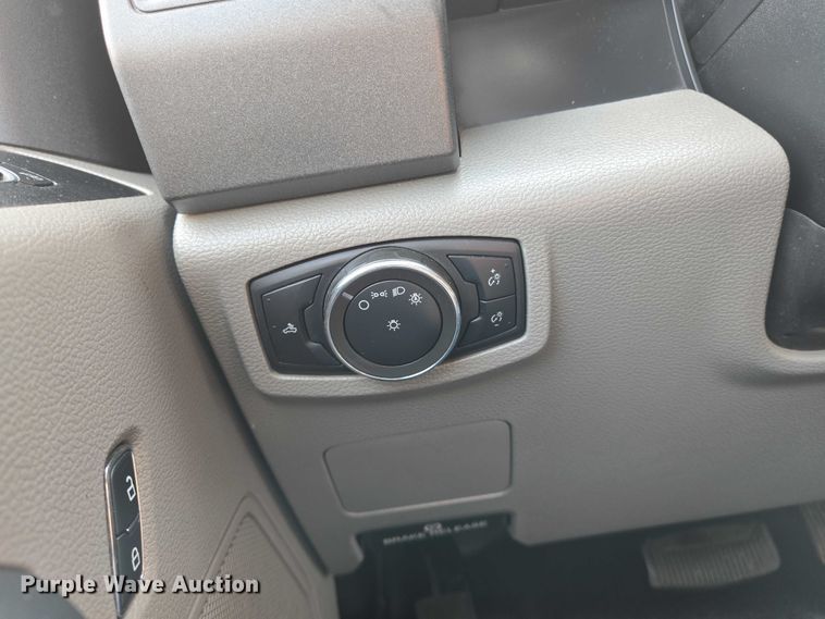 image for item DU6808 2020 Ford F350 Super Duty XL Crew Cab dump flatbed pickup truck