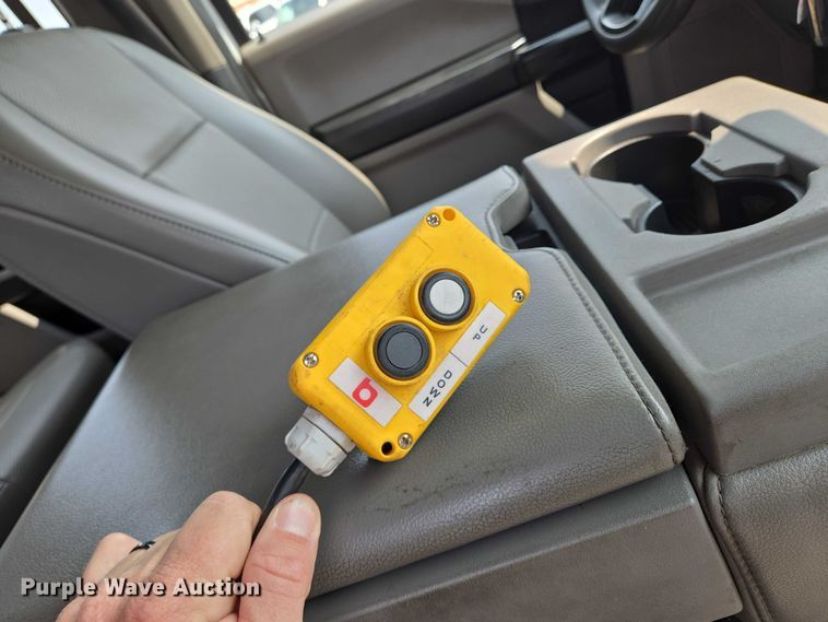 image for item DU6808 2020 Ford F350 Super Duty XL Crew Cab dump flatbed pickup truck