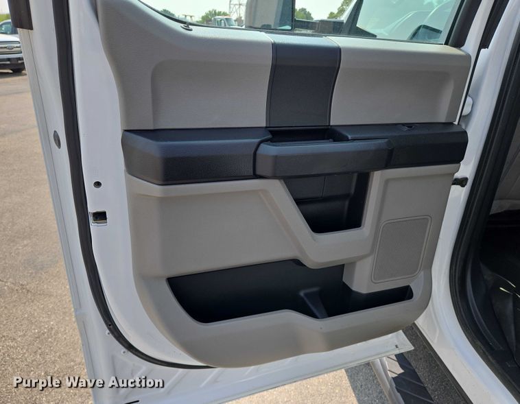 image for item DU6808 2020 Ford F350 Super Duty XL Crew Cab dump flatbed pickup truck