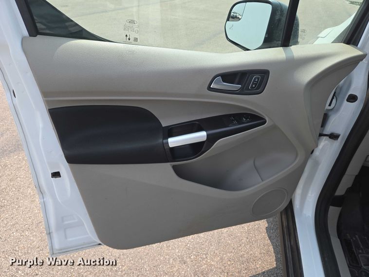 image for item DU6809 2022 Ford Transit Connect XLT van