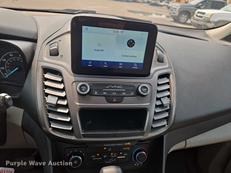 image for item DU6809 2022 Ford Transit Connect XLT van