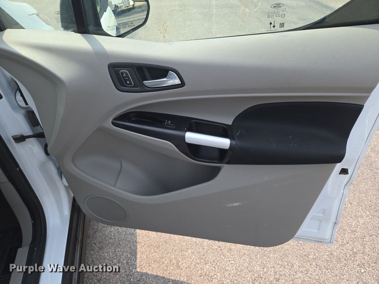 image for item DU6809 2022 Ford Transit Connect XLT van