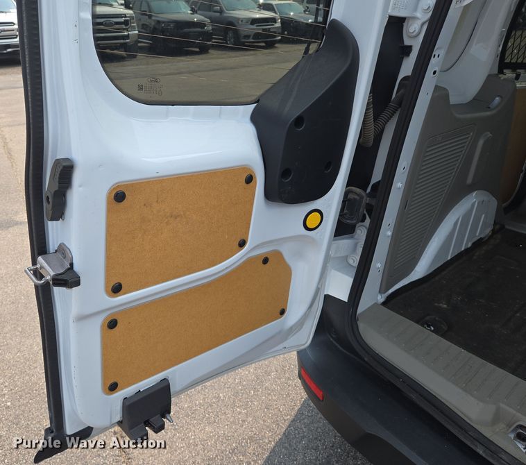 image for item DU6809 2022 Ford Transit Connect XLT van