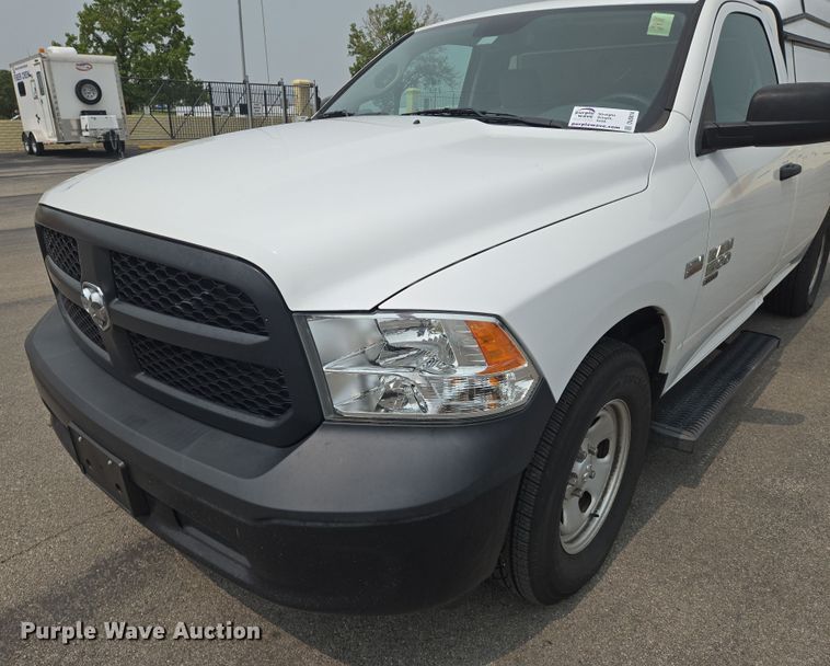 image for item DU6814 2019 RAM 1500 pickup truck