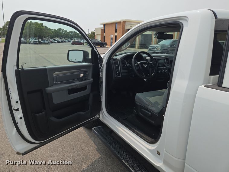 image for item DU6814 2019 RAM 1500 pickup truck