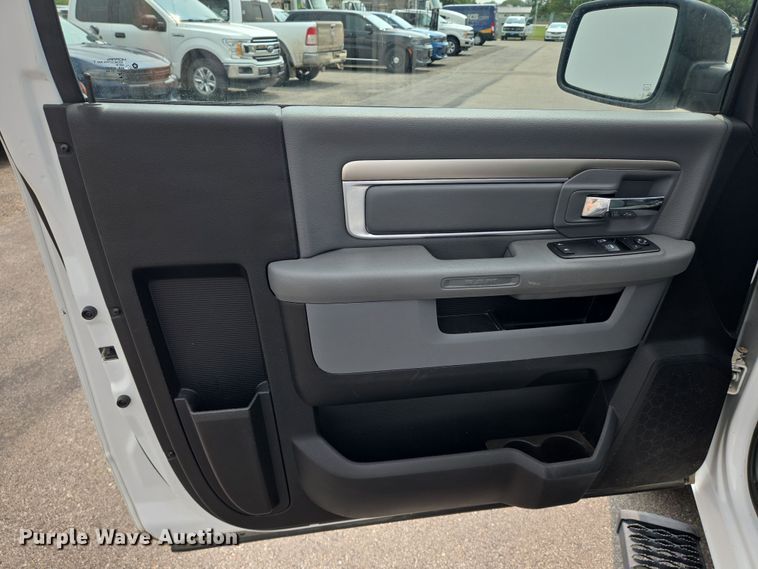 image for item DU6814 2019 RAM 1500 pickup truck