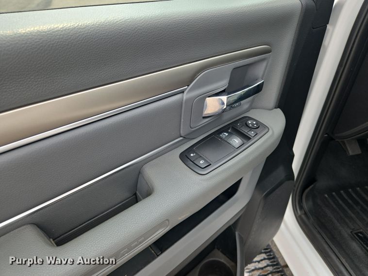 image for item DU6814 2019 RAM 1500 pickup truck