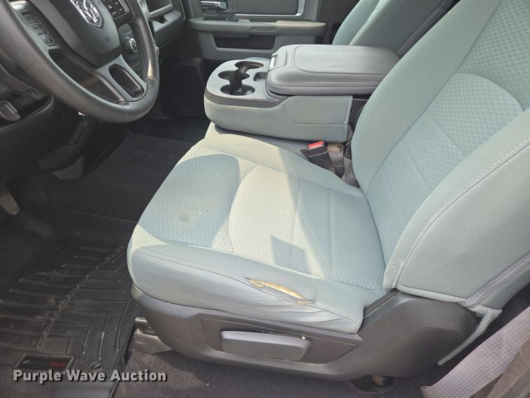 image for item DU6814 2019 RAM 1500 pickup truck