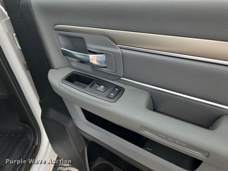 image for item DU6814 2019 RAM 1500 pickup truck