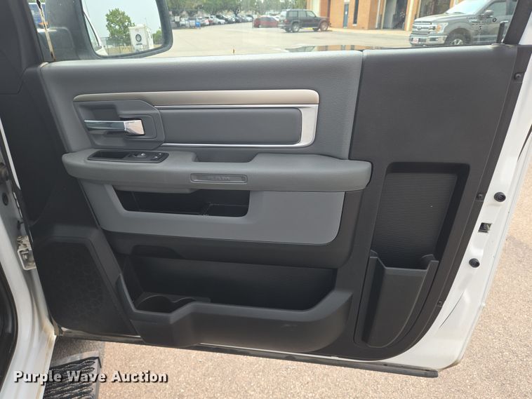 image for item DU6814 2019 RAM 1500 pickup truck