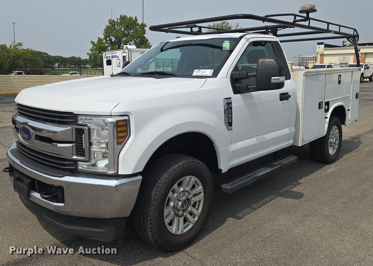image for item DU6815 2019 Ford F250 Super Duty utility bed pickup truck