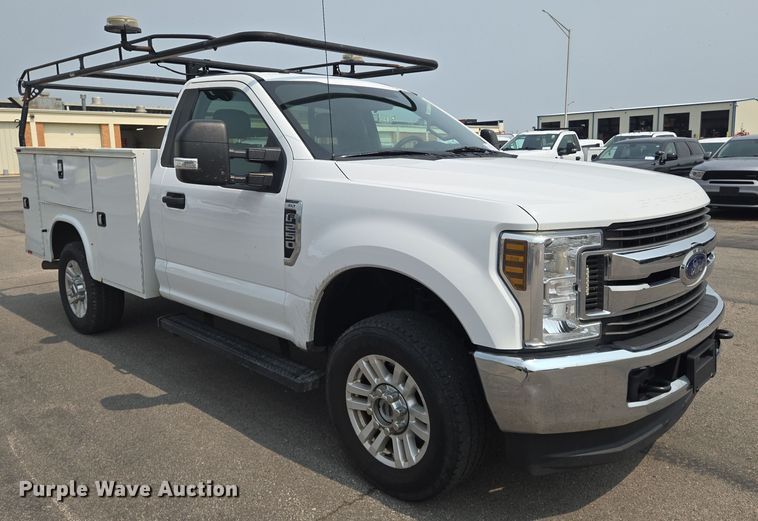 image for item DU6815 2019 Ford F250 Super Duty utility bed pickup truck