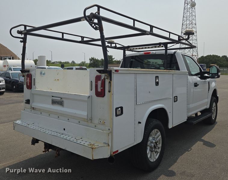image for item DU6815 2019 Ford F250 Super Duty utility bed pickup truck