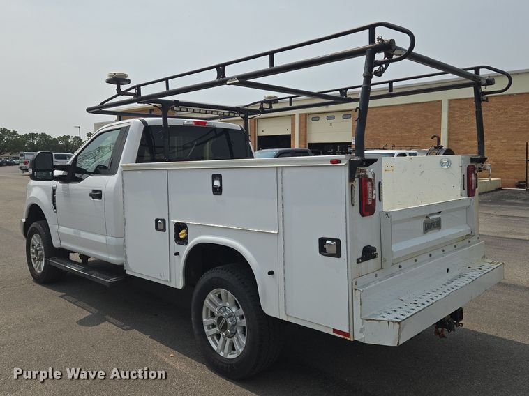 image for item DU6815 2019 Ford F250 Super Duty utility bed pickup truck