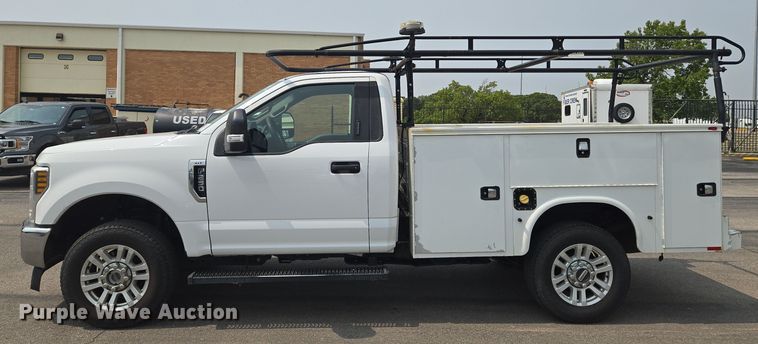 image for item DU6815 2019 Ford F250 Super Duty utility bed pickup truck