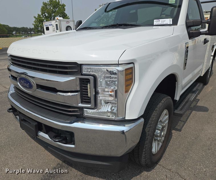 image for item DU6815 2019 Ford F250 Super Duty utility bed pickup truck