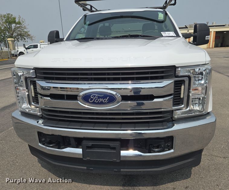 image for item DU6815 2019 Ford F250 Super Duty utility bed pickup truck