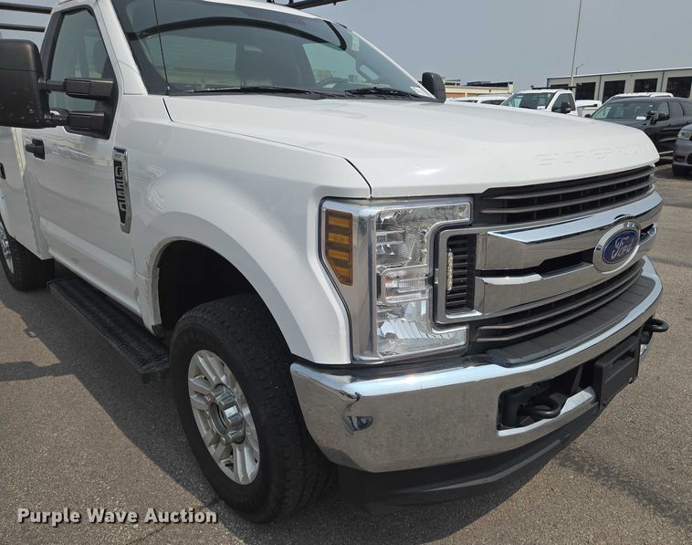 image for item DU6815 2019 Ford F250 Super Duty utility bed pickup truck