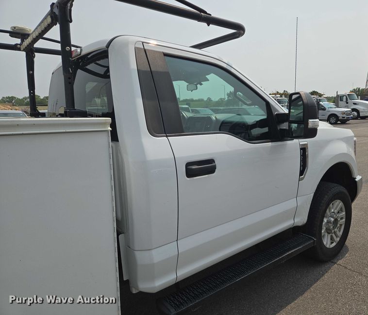 image for item DU6815 2019 Ford F250 Super Duty utility bed pickup truck