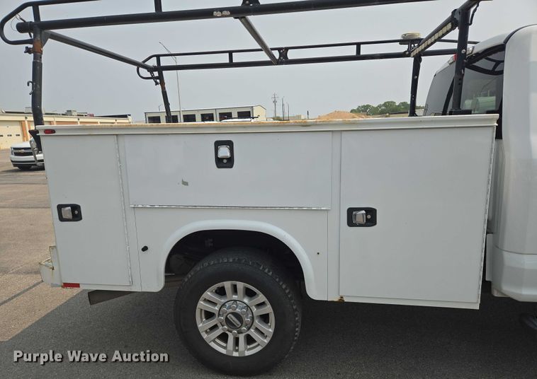 image for item DU6815 2019 Ford F250 Super Duty utility bed pickup truck