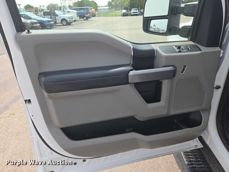 image for item DU6815 2019 Ford F250 Super Duty utility bed pickup truck