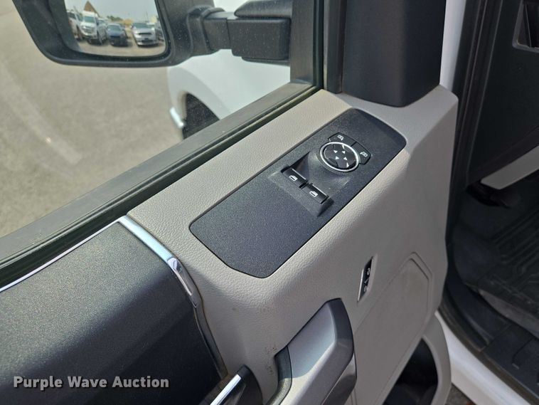 image for item DU6815 2019 Ford F250 Super Duty utility bed pickup truck