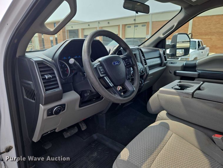 image for item DU6815 2019 Ford F250 Super Duty utility bed pickup truck