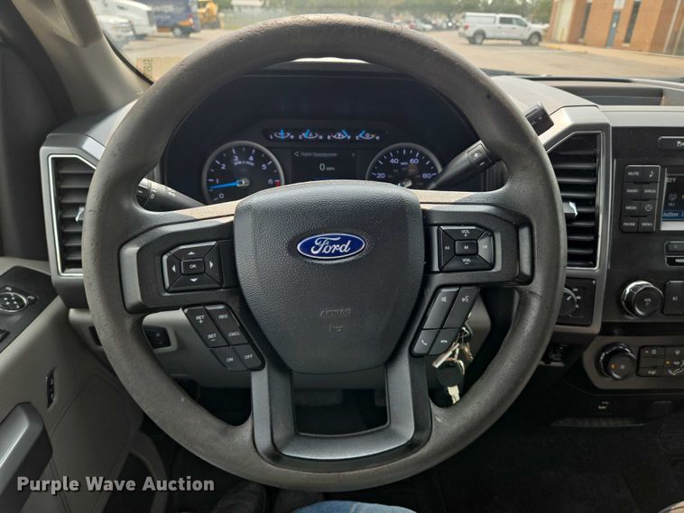 image for item DU6815 2019 Ford F250 Super Duty utility bed pickup truck