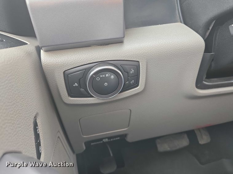 image for item DU6815 2019 Ford F250 Super Duty utility bed pickup truck