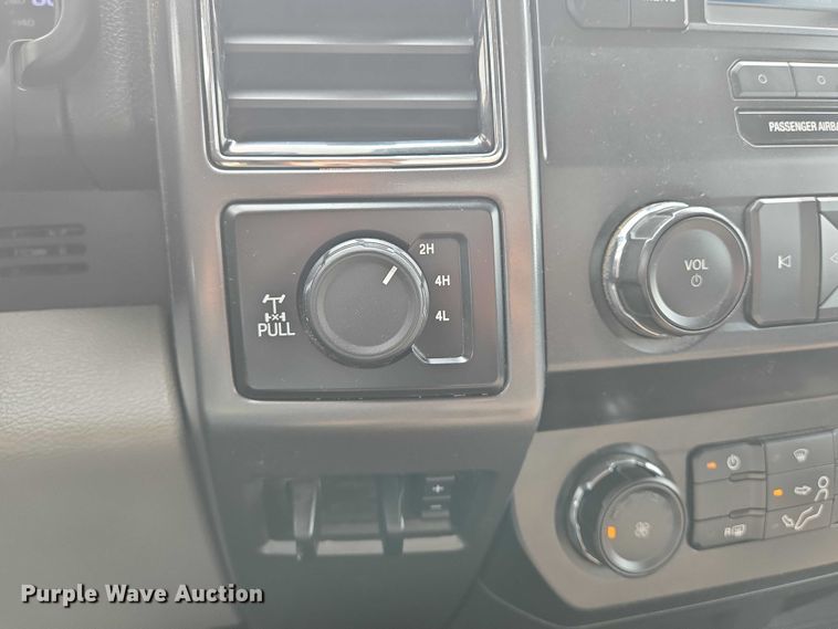 image for item DU6815 2019 Ford F250 Super Duty utility bed pickup truck