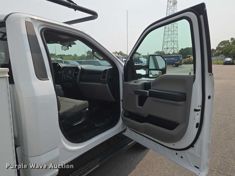 image for item DU6815 2019 Ford F250 Super Duty utility bed pickup truck