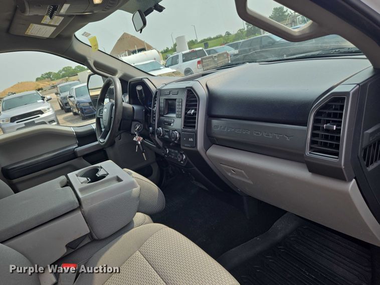 image for item DU6815 2019 Ford F250 Super Duty utility bed pickup truck