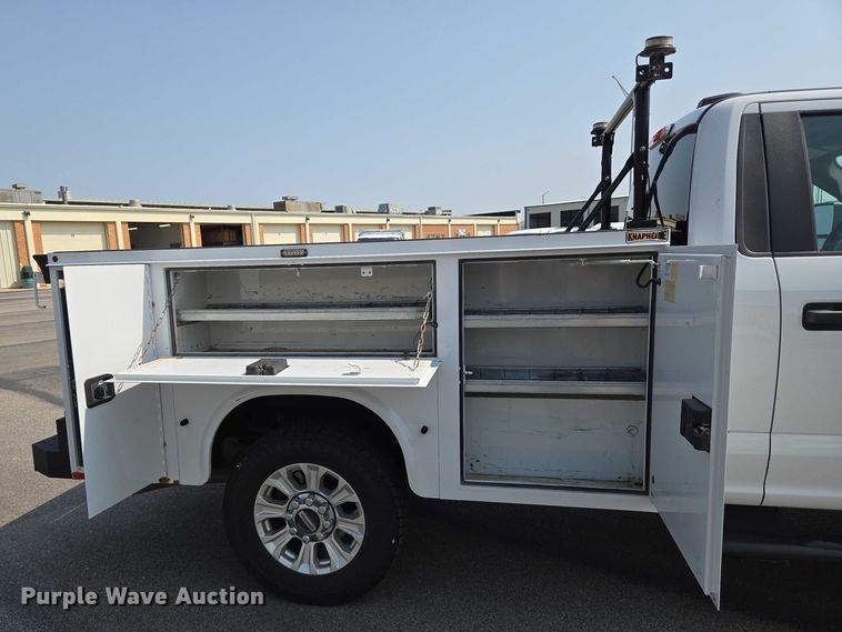 image for item DU6817 2020 Ford F250 Super Duty utility bed pickup truck