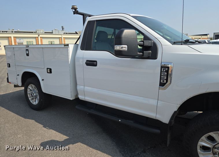 image for item DU6817 2020 Ford F250 Super Duty utility bed pickup truck