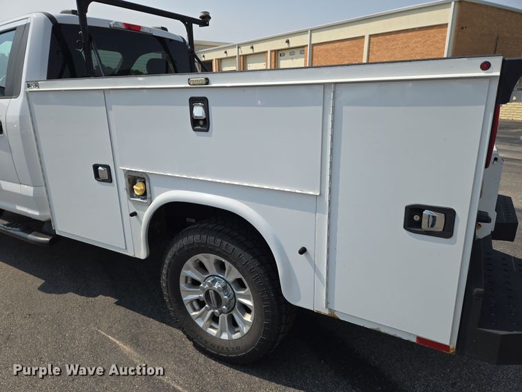 image for item DU6817 2020 Ford F250 Super Duty utility bed pickup truck