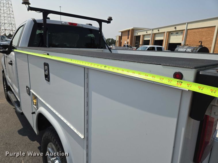 image for item DU6817 2020 Ford F250 Super Duty utility bed pickup truck