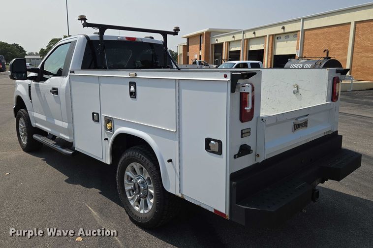 image for item DU6817 2020 Ford F250 Super Duty utility bed pickup truck