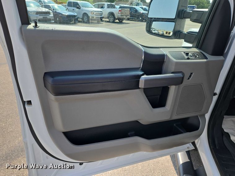 image for item DU6817 2020 Ford F250 Super Duty utility bed pickup truck