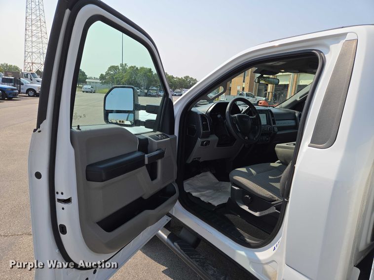 image for item DU6817 2020 Ford F250 Super Duty utility bed pickup truck