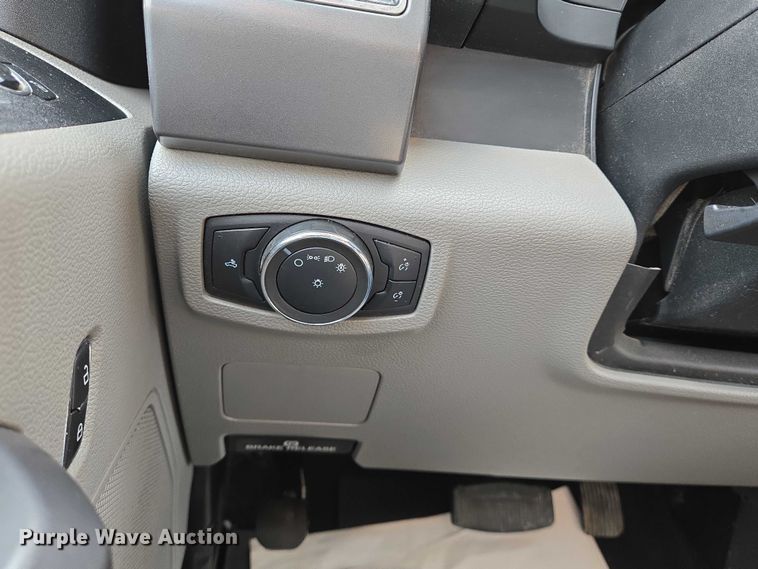 image for item DU6817 2020 Ford F250 Super Duty utility bed pickup truck