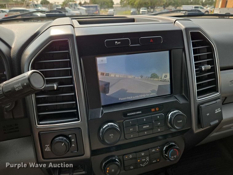 image for item DU6817 2020 Ford F250 Super Duty utility bed pickup truck