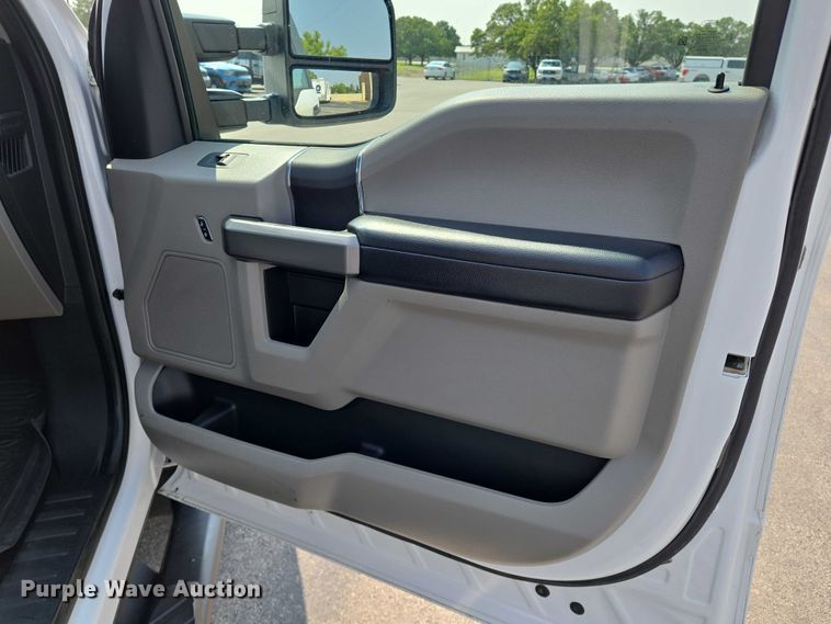 image for item DU6817 2020 Ford F250 Super Duty utility bed pickup truck