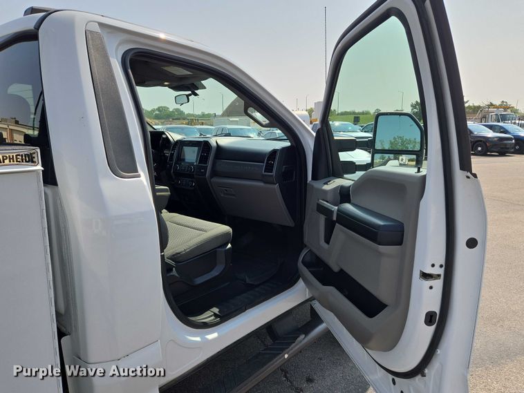 image for item DU6817 2020 Ford F250 Super Duty utility bed pickup truck